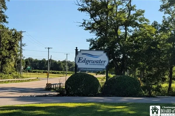 302 EDGEWATER DR