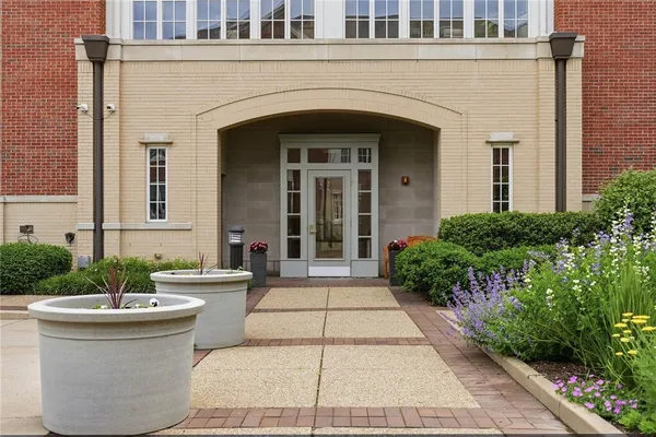 1219 CRESCENT PL 2D