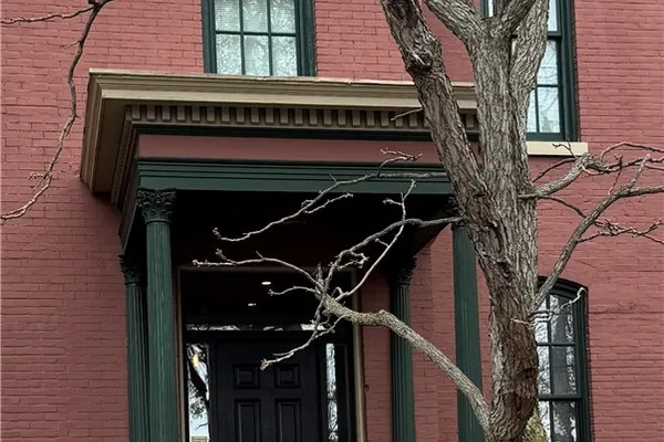 125 EDWARD ST 1C