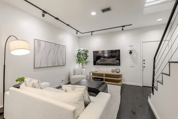 4242 BUENA VISTA ST 21