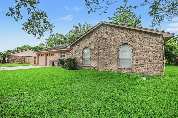 1917 COUPLAND DR