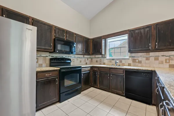 961 CASTLEWOOD DR