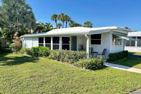 425 BOUGAINVILLA DR