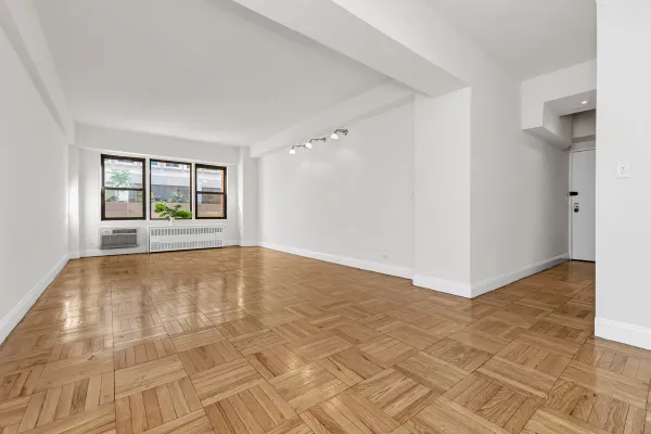 220 E 54TH ST 10D