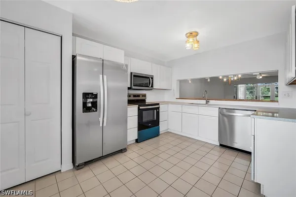 208 FURSE LAKES CIR D6