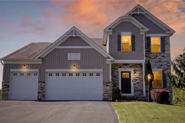 229 W COUNTRY BARN RD