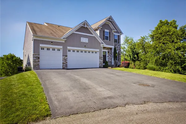 229 W COUNTRY BARN RD