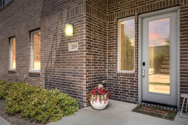 2509 VINTAGE PLACE CIR
