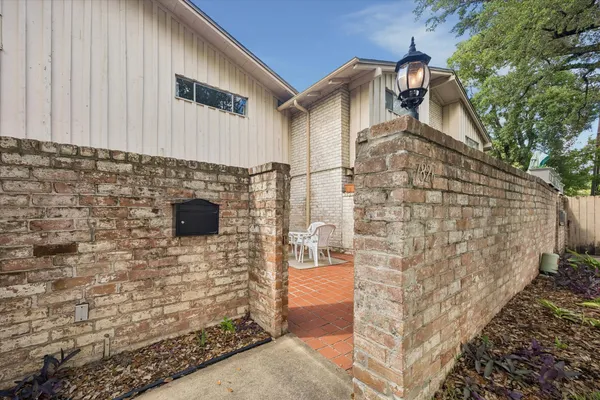 7826 WOODWAY DR 7826
