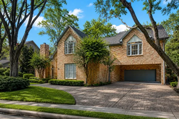 3826 COLONY WOODS DR