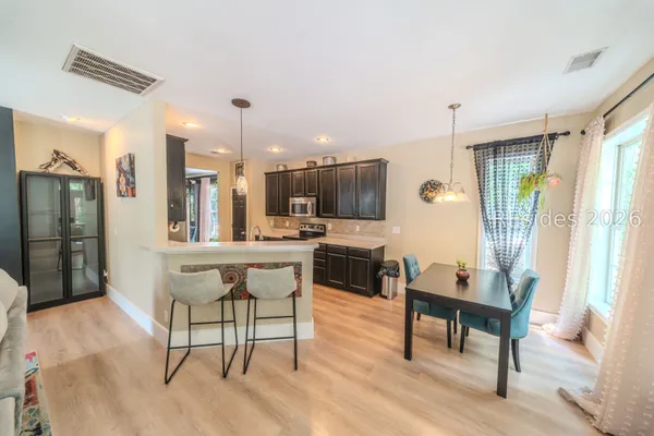 22 TIMBERCREST CIR