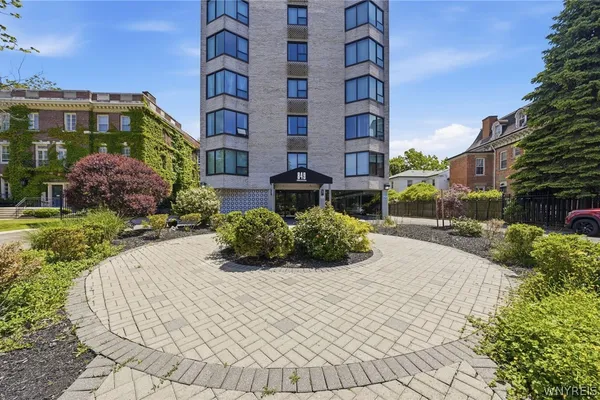 849 DELAWARE AVE 102