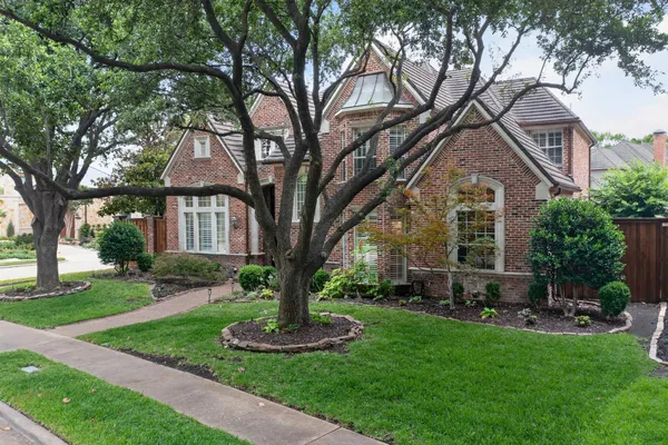 5700 WALDEN DR