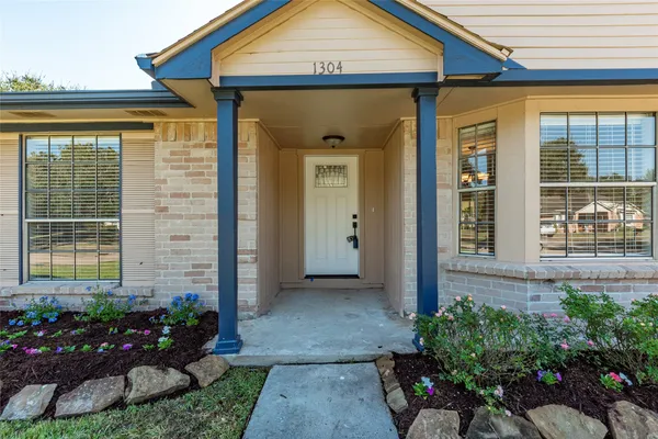 1304 PINEY WOODS DR