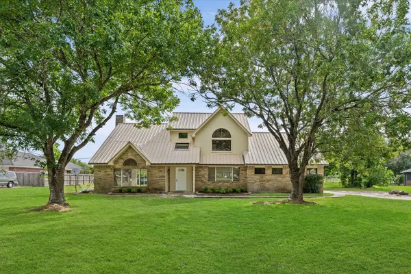 15806 LAKEVIEW DR