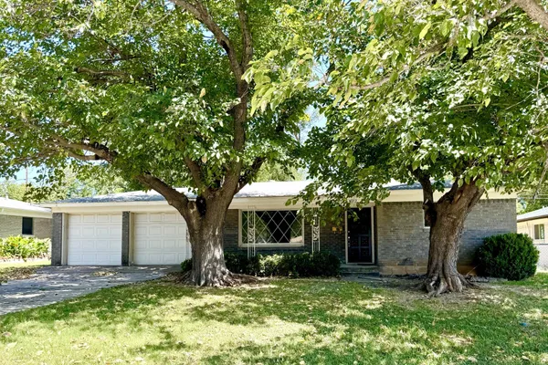 3912 SHAWNEE TRL