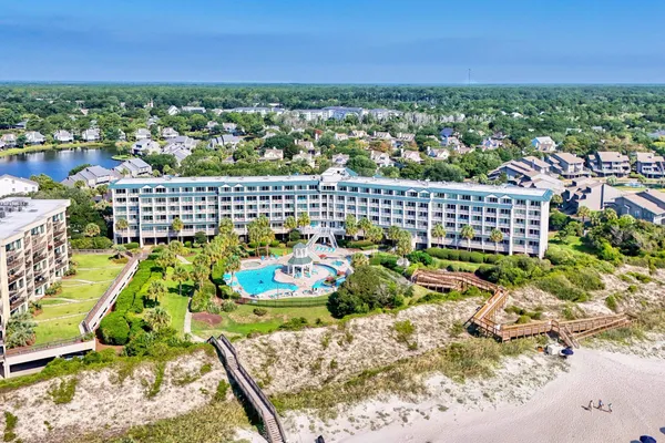 601 RETREAT BEACH CIR 227