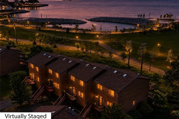 428 LAKEFRONT BLVD