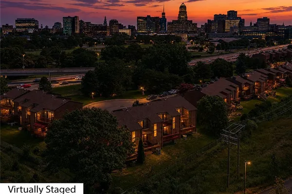 428 LAKEFRONT BLVD