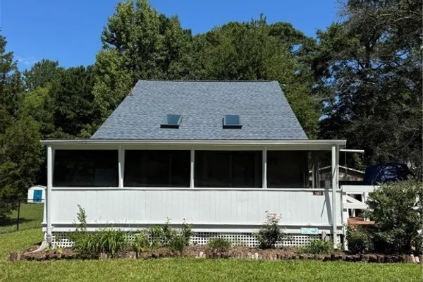 561 SHORE DR