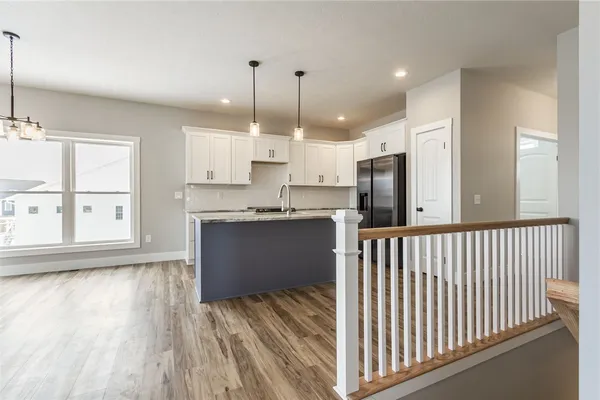 77 THOMPSON LN