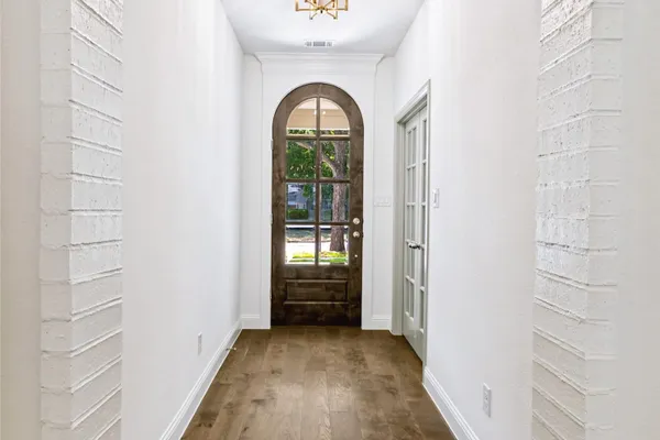 1609 BELLE PL