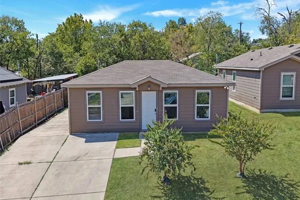 1216 E POWELL AVE
