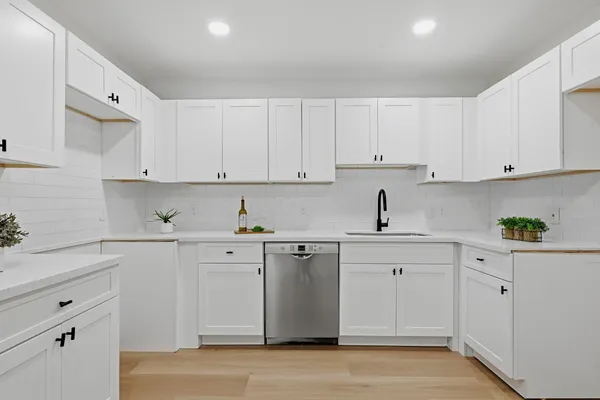 1406 PLEASANTVILLE DR
