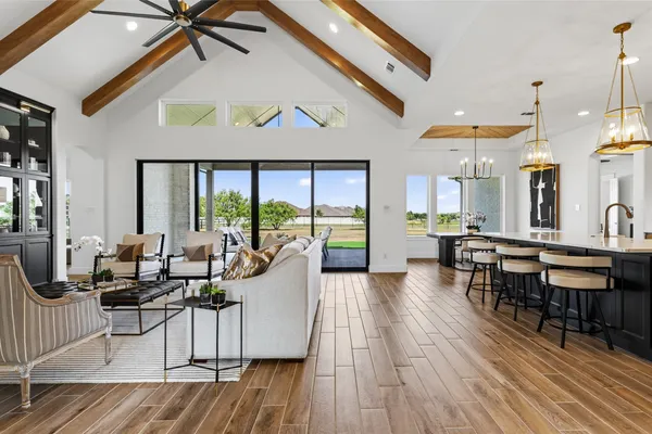 3201 DAKOTA DR