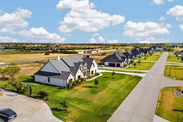 3201 DAKOTA DR