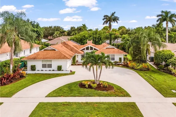 2472 PINE WOODS CIR 17