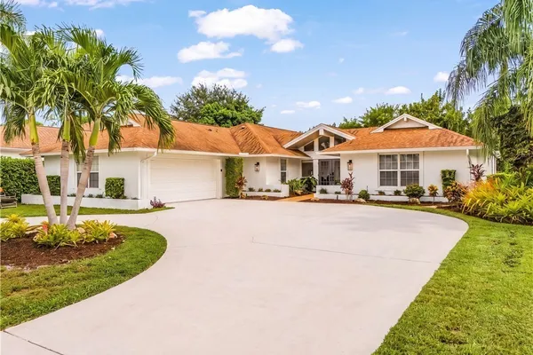 2472 PINE WOODS CIR 17