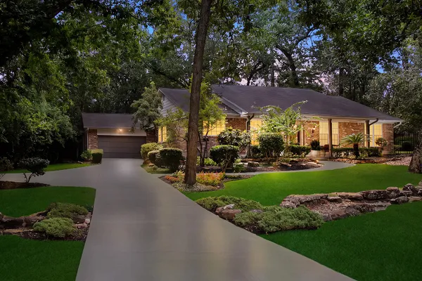 10117 SHADY HOLLOW DR