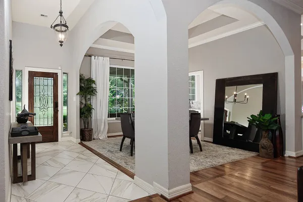 10117 SHADY HOLLOW DR