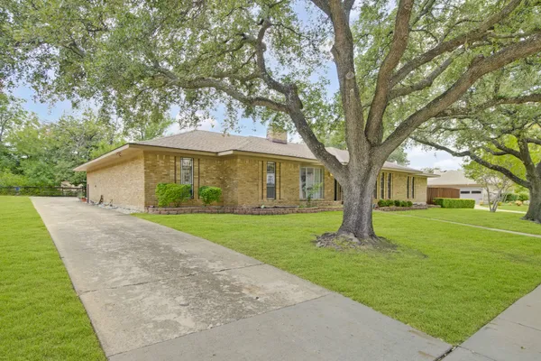 3320 ROLLING KNOLL DR
