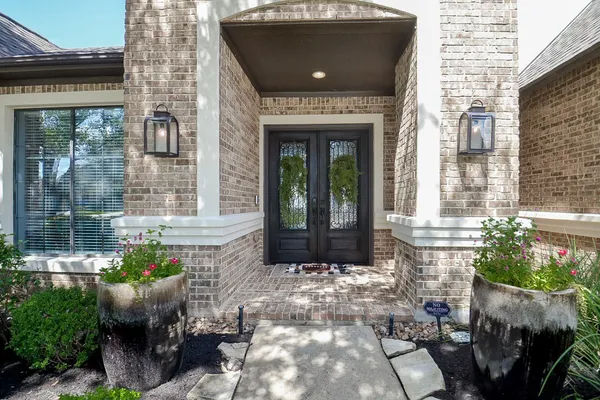 2015 SHADOW BEND DR