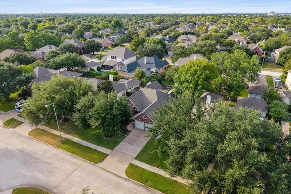 9414 SKIPPING STONE LN