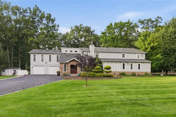 1555 LONGLEAF DR