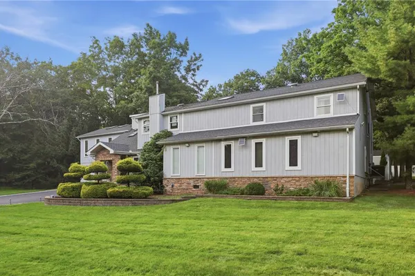 1555 LONGLEAF DR