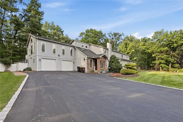 1555 LONGLEAF DR