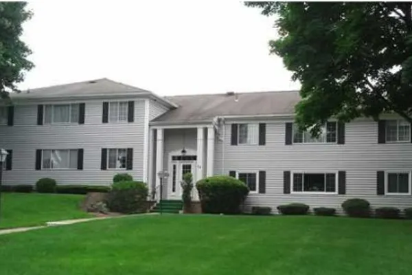 24 COLONIAL PKWY F