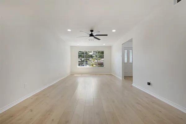 3138 TOURAINE DR