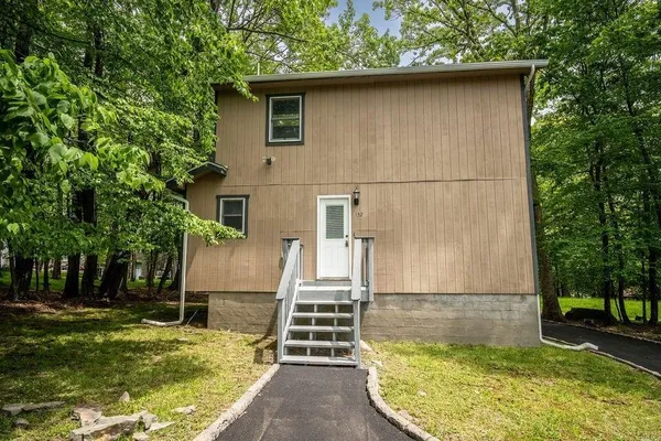 132 COTTONWOOD CT