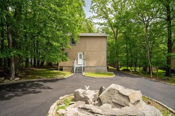 132 COTTONWOOD CT
