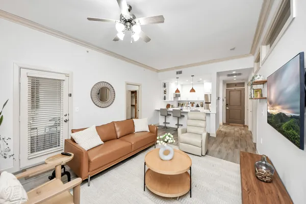 1900 GENESEE ST 204