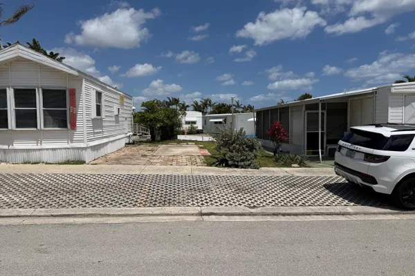 23 BRINY BREEZES BLVD