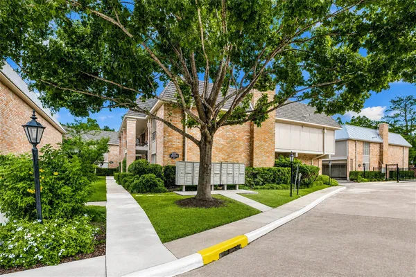 2224 S PINEY POINT RD 112