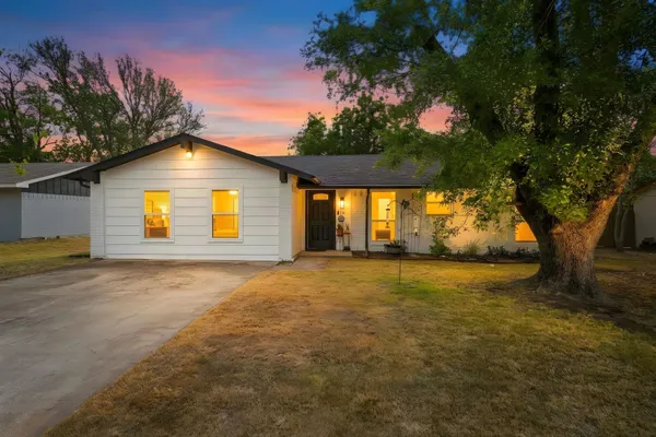 310 BELLAIRE DR