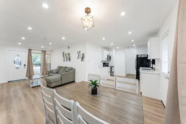 3245 MYRA LN