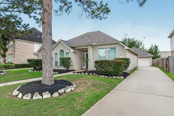 2726 MARTINEC DR